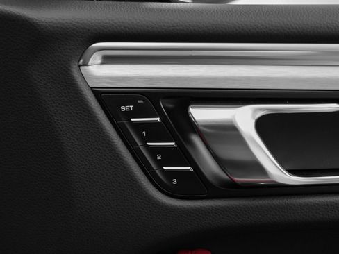 Certified 2025 Porsche Macan image 19