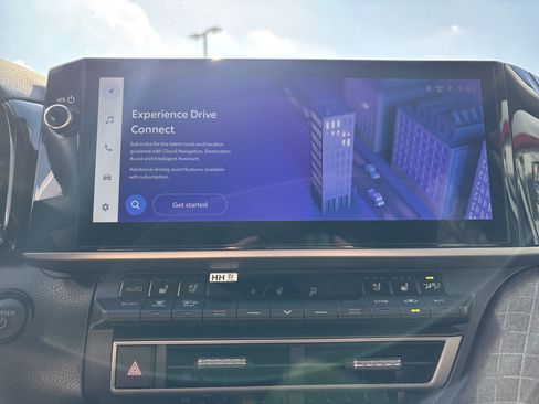 Used 2025 Toyota Camry XLE w/ Premium Plus Package image 23