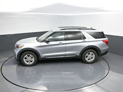 Used 2023 Ford Explorer XLT w/ Equipment Group 202A image 23