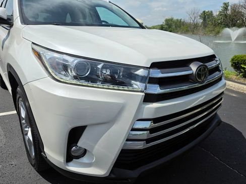 Used 2018 Toyota Highlander Limited AWD/4WD image 17