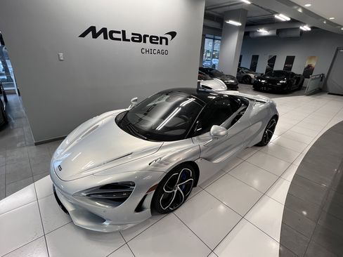 Used 2026 McLaren 750S Spider image 12