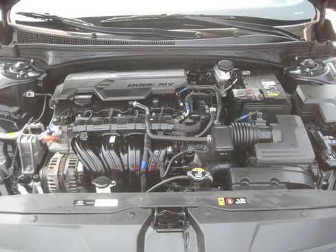 Used 2023 Hyundai Elantra SEL w/ Convenience Package FWD image 12