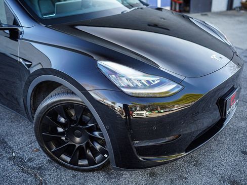 Used 2021 Tesla Model Y Long Range image 7
