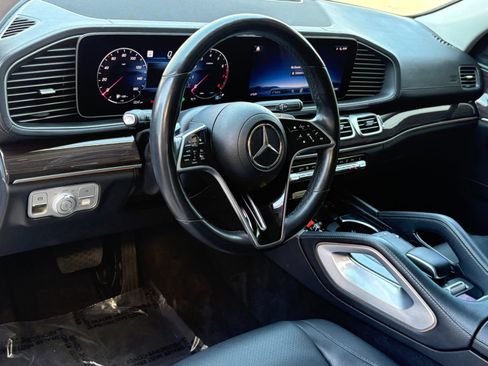 Used 2024 Mercedes-Benz GLS 450 4MATIC image 17