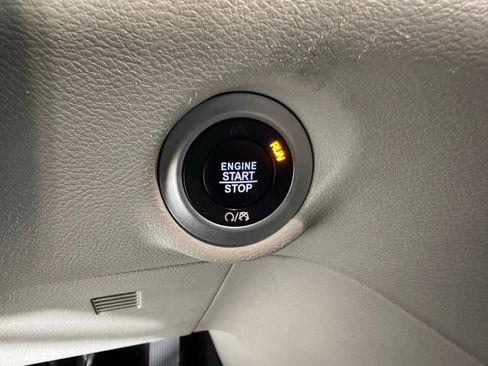 Used 2023 Chrysler Pacifica Touring-L FWD image 15