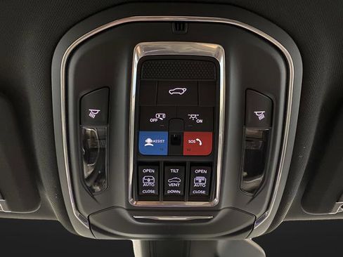 New 2025 Jeep Grand Cherokee Limited w/ Luxury Tech Group II AWD/4WD image 27