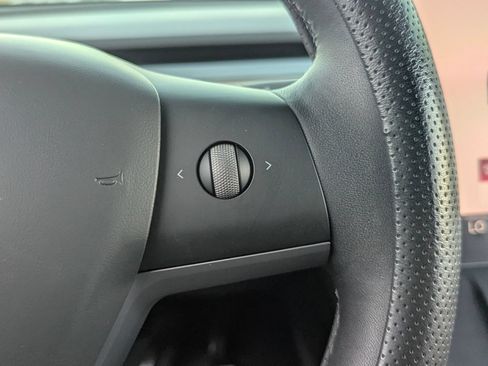 Used 2025 Tesla Model Y Performance AWD/4WD image 16