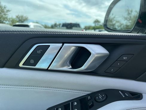 Used 2023 BMW X5 xDrive45e image 12