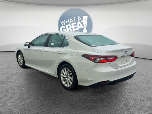 Used 2022 Toyota Camry LE image 6