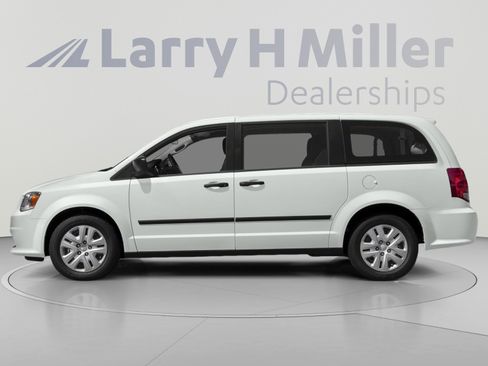 Used 2018 Dodge Grand Caravan SE w/ UConnect Hands-Free Group FWD image 3
