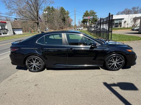 Used 2021 Toyota Camry SE w/ Audio Upgrade Package image 4