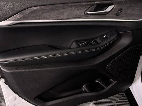 Certified 2024 Jeep Grand Cherokee L Limited w/ Luxury Tech Group II image 25