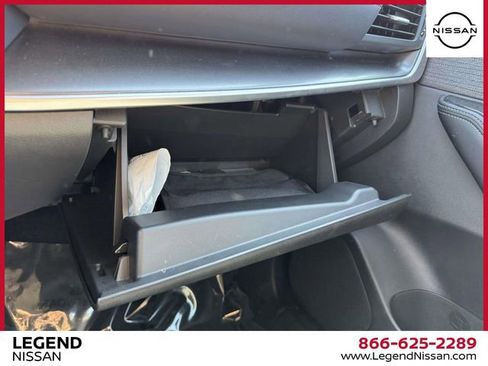 Used 2023 Nissan Rogue SV image 35