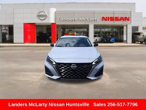 Used 2025 Nissan Altima 2.5 SR w/ SR Premium Package FWD image 11