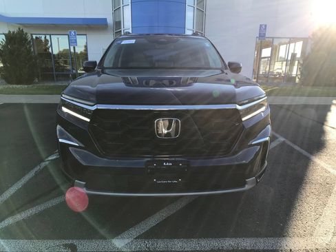 Certified 2024 Honda Pilot Touring image 2