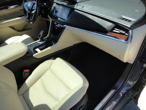 Used 2019 Cadillac XT5 Luxury AWD/4WD image 16