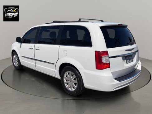 Used 2014 Chrysler Town & Country Touring FWD image 3