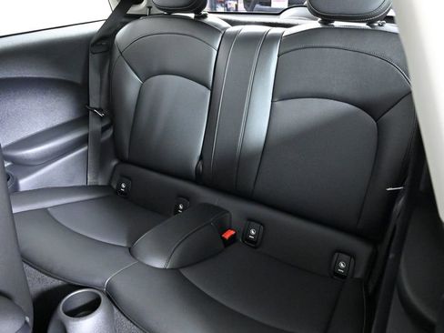 Used 2019 MINI Cooper 2-Door Hardtop w/ Signature Upholstery Package image 22