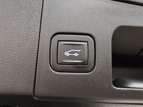 Used 2025 Cadillac XT4 Sport image 13