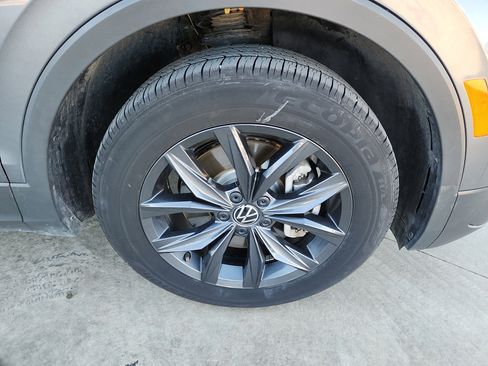 Used 2024 Volkswagen Tiguan SE image 9