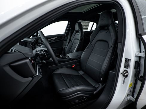 Certified 2025 Porsche Panamera 4 image 5