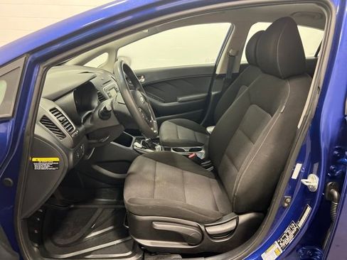 Used 2017 Kia Forte LX image 9
