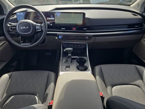 New 2026 Kia Carnival FWD image 12