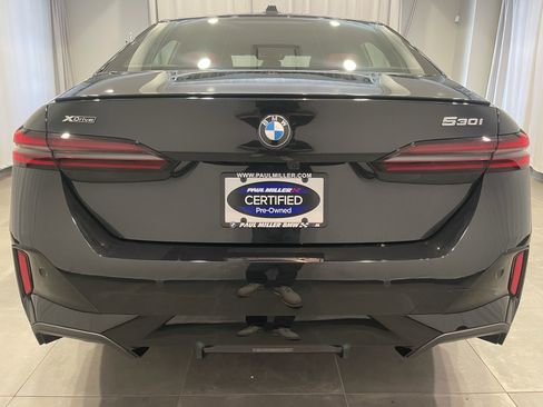 Used 2026 BMW 530i xDrive w/ M Sport Package AWD/4WD image 5