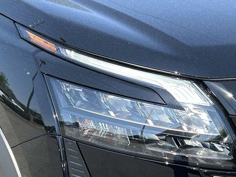 New 2026 Nissan Pathfinder SV w/ SV Premium Package FWD image 10