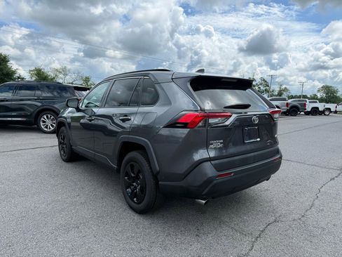Used 2020 Toyota RAV4 LE FWD image 4