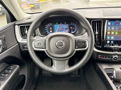 Used 2022 Volvo XC60 B5 Momentum image 13
