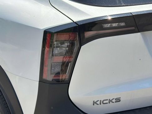 New 2026 Nissan Kicks SR FWD image 10