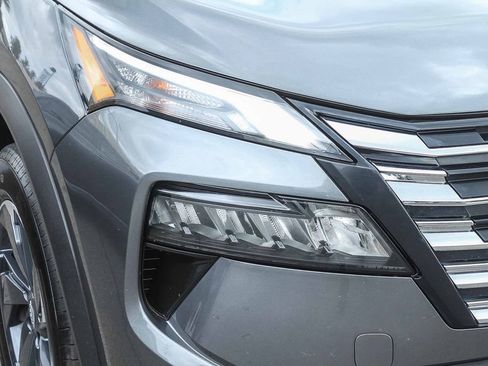 Used 2025 Nissan Rogue SV FWD image 4