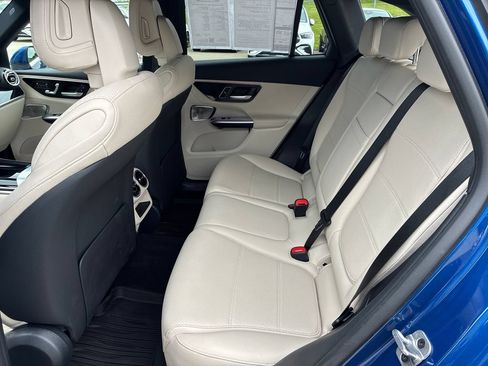 Used 2026 Mercedes-Benz GLC 300 4MATIC image 23