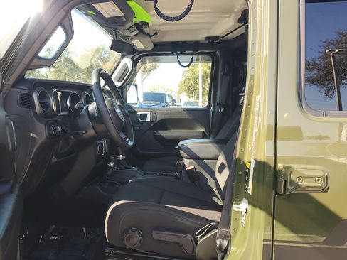 Used 2022 Jeep Gladiator Willys image 20