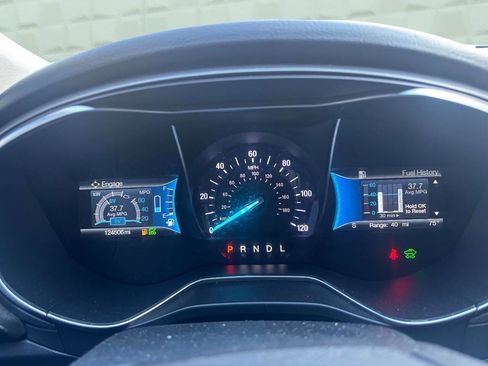 Used 2018 Ford Fusion SE FWD image 25