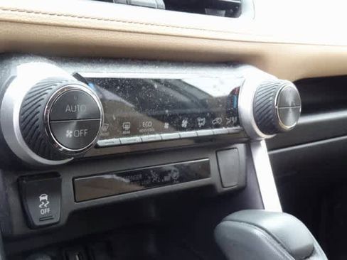 Used 2020 Toyota RAV4 XLE image 14