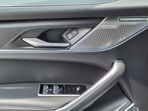 Certified 2025 Jaguar F-PACE R-Dynamic S image 12