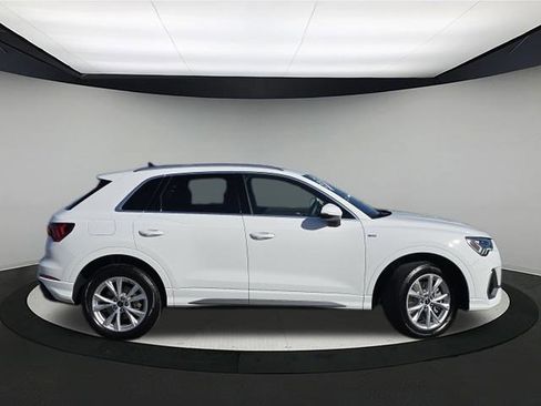 Certified 2025 Audi Q3 2.0T Premium w/ Convenience Package image 8