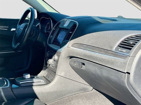 Used 2022 Chrysler 300 Touring L image 28
