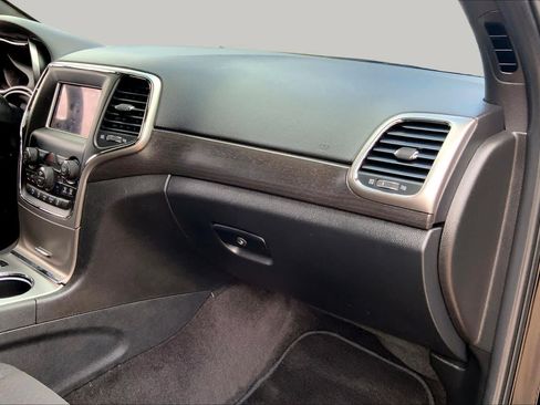 Used 2018 Jeep Grand Cherokee Laredo RWD image 19
