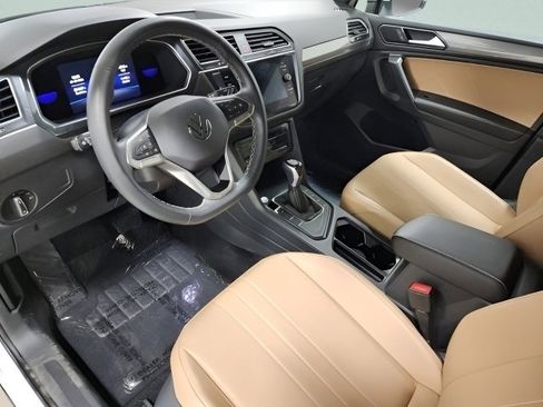Used 2022 Volkswagen Tiguan SE image 25