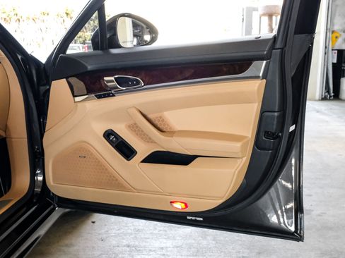 Used 2015 Porsche Panamera S w/ Premium Package Plus image 40