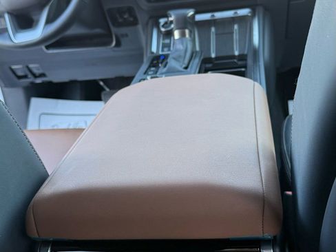 Used 2025 Lexus GX 550 w/ Accessory Package (Z1) image 22