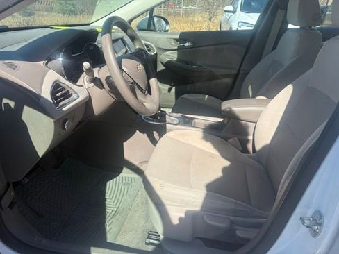 Used 2016 Chevrolet Cruze LT image 14