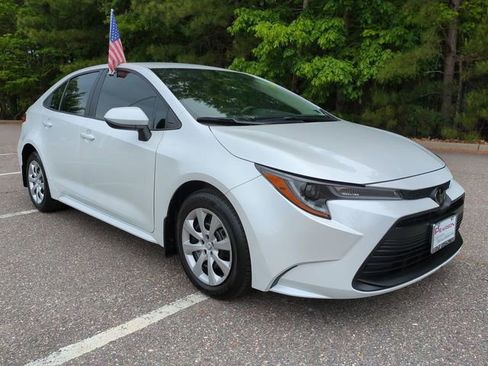 Used 2025 Toyota Corolla LE FWD image 2