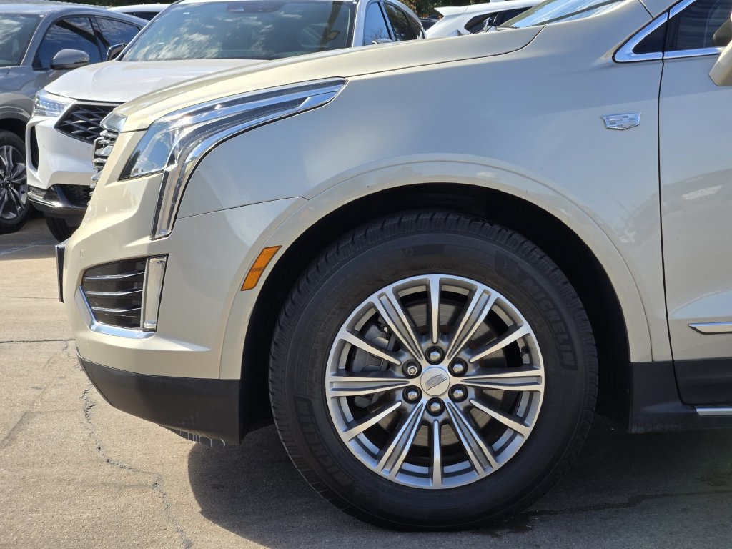Used 2017 Cadillac XT5 Luxury w/ Driver Awareness Package FWD image 13