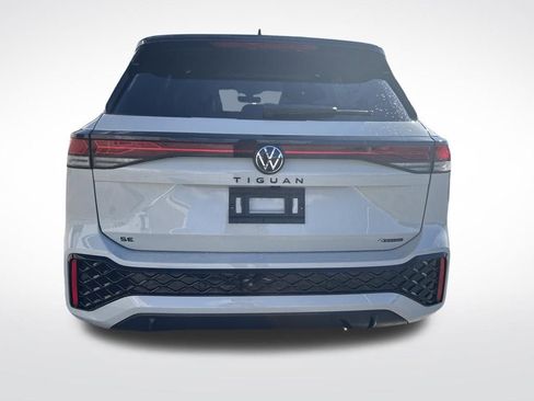 New 2026 Volkswagen Tiguan SE R-Line AWD/4WD image 4