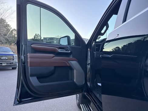 Used 2024 GMC Sierra 2500 Denali Ultimate image 9