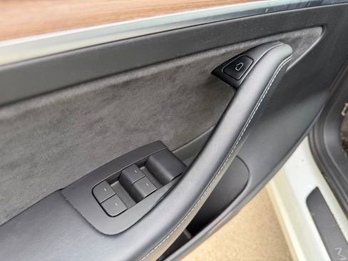 Used 2021 Tesla Model 3 Standard Range Plus image 16